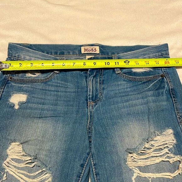 Y2K- Mudd- Destroyed Mid-Rise Light Wash Capri Jeans- Size 5 (Juniors) - Picture 6 of 10